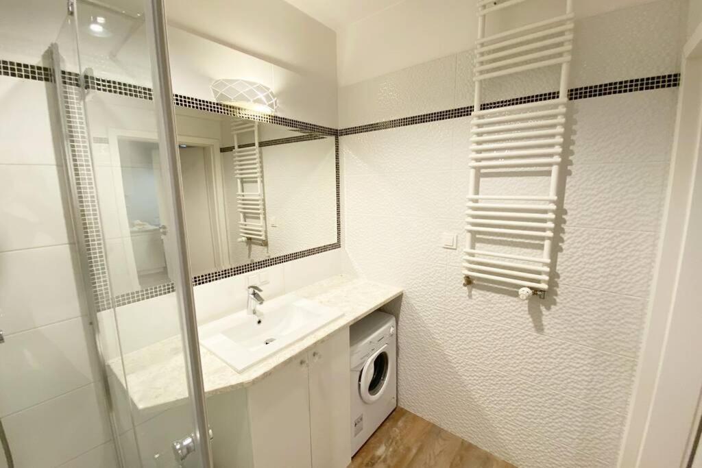 Exclusive 2Br! Apartment Near City Center +Netflix Varsavia Esterno foto