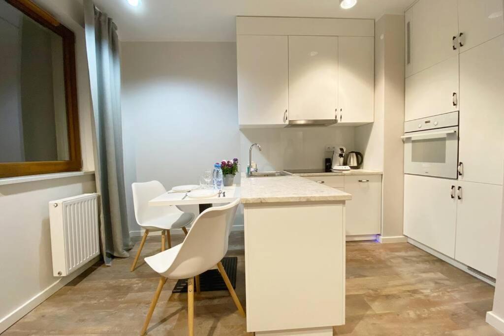 Exclusive 2Br! Apartment Near City Center +Netflix Varsavia Esterno foto