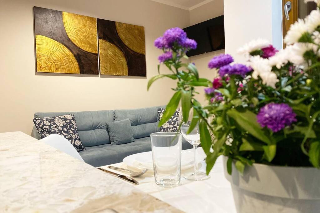 Exclusive 2Br! Apartment Near City Center +Netflix Varsavia Esterno foto